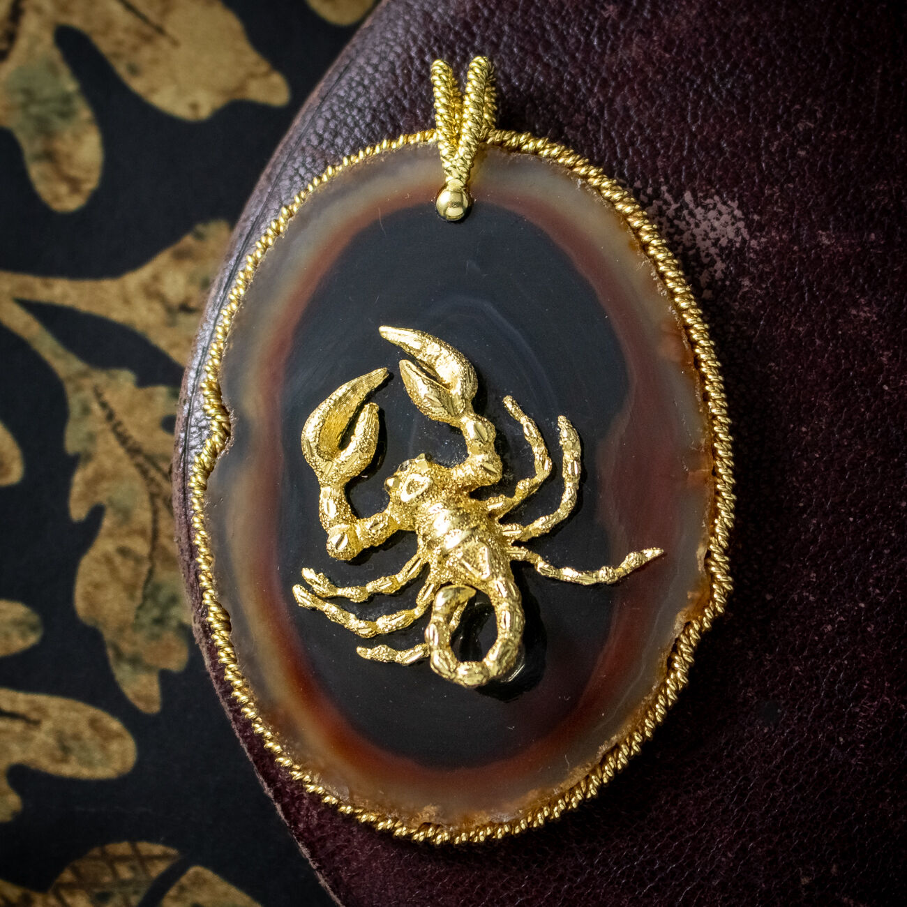 Vintage Agate Scorpio Zodiac Pendant 18ct Gold Scorpion